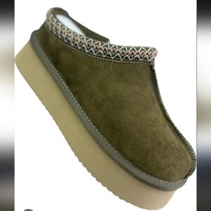 CORKYS FOOTWEAR women's pillow talk slippers in olive Size 7 NWOB